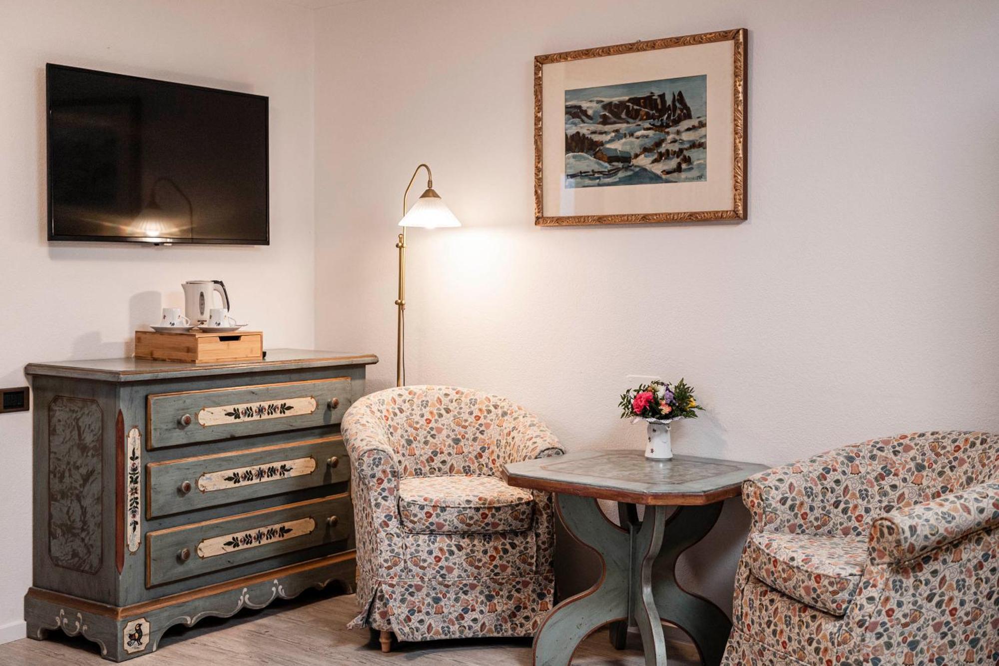 Hotel Cavallino D'Oro Bed&Breakfast Castelrotto Exterior foto