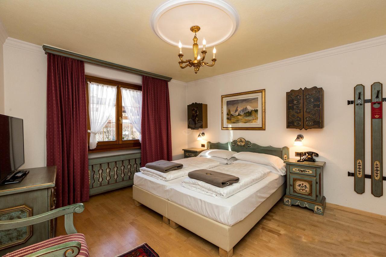 Hotel Cavallino D'Oro Bed&Breakfast Castelrotto Exterior foto